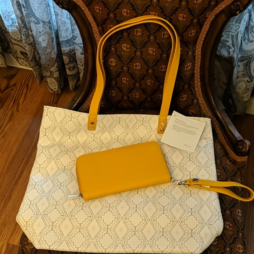 31 Tote/wallet bundle